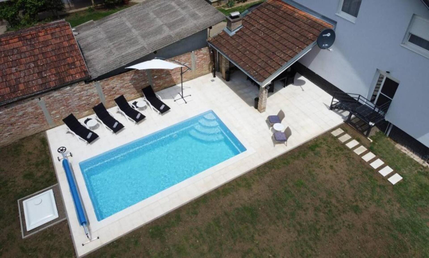Sport & Beauty, Villa Sorella Beautiful 3-bedroom Villa in Karanac, Kneževi Vinogradi