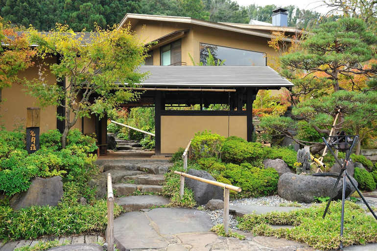 Exterior & Views