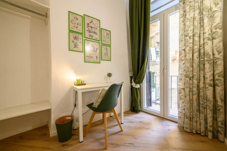 Room 5, Vico Graziella 12 in Naples, Napoli