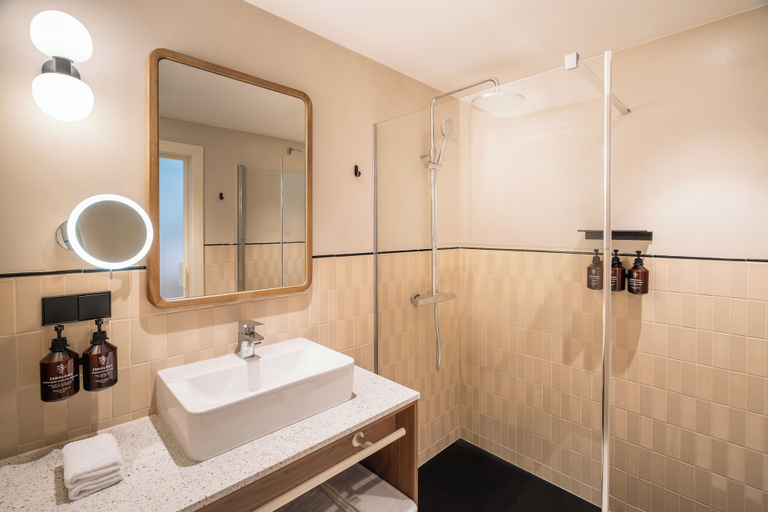 Bathroom 5, The Social Hub Barcelona Poblenou, Barcelona