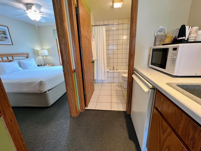 Bedroom 2, Bay Breeze Resort, Door