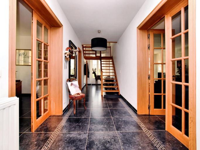Others 4, Countryside Escape for 9, Namur