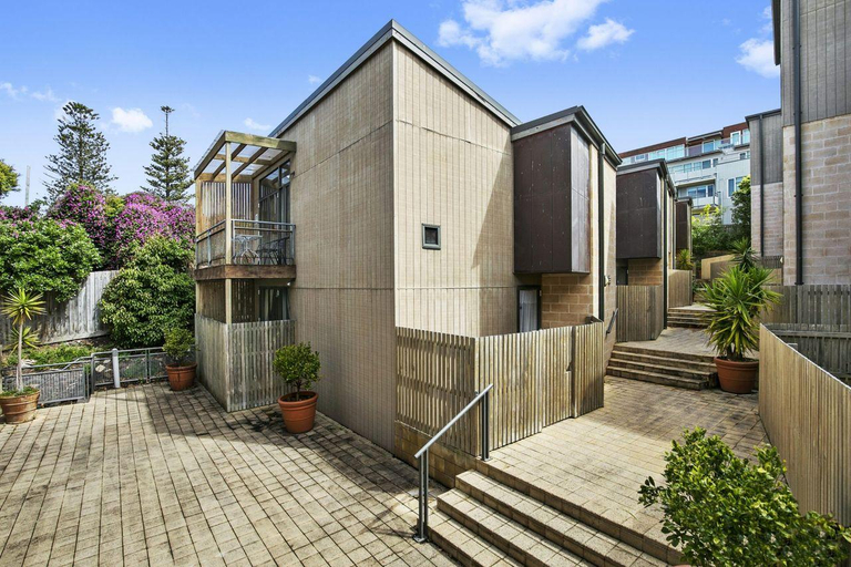 Others 4, Apartment 36 Pacific Apartments, Surf Coast - West