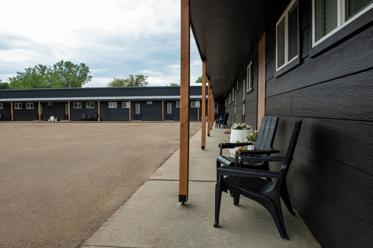Others 1, Motel Miles, Custer
