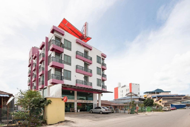 Exterior & Views