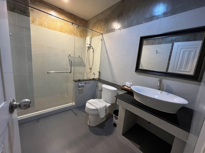 Bathroom 4, The Iconic Hotel, Muang Ranong