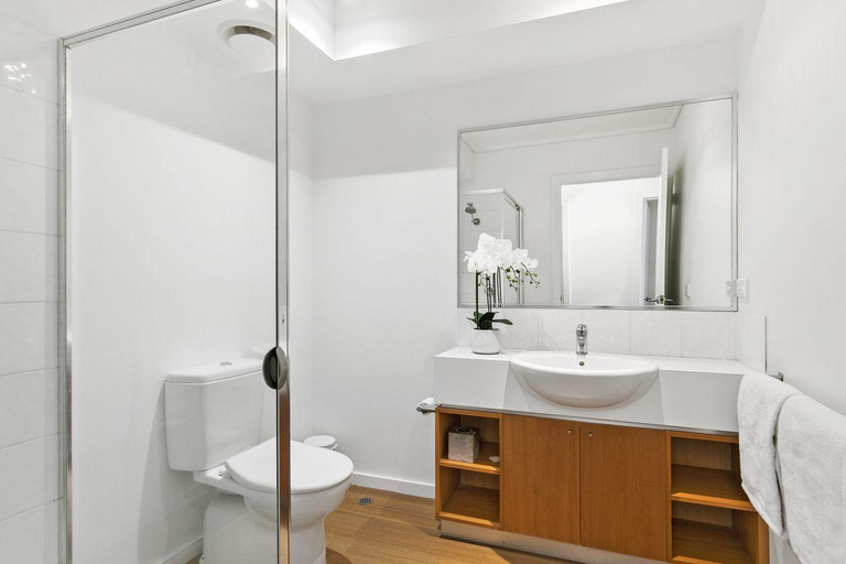 Bathroom 2, Apartment 28 Pacific Apartments, Surf Coast - West