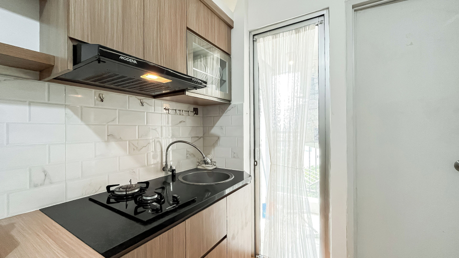Private kitchen 3, Warm And Comfy 2Br At Bassura City Apartment, Jakarta Timur