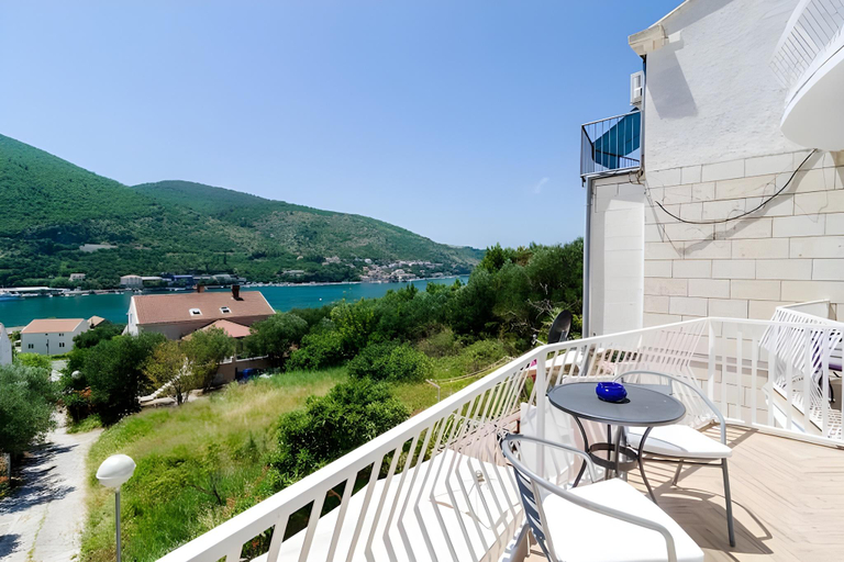 Others 2, 3 bedroom apartment with balcony, Dubrovnik