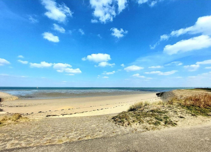 View from property 4, Holiday Home in Colijnsplaat by Oosterschelde, Noord-Beveland