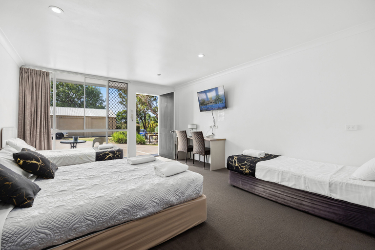 Bedroom 2, Alexander Motel, Warwick - Central