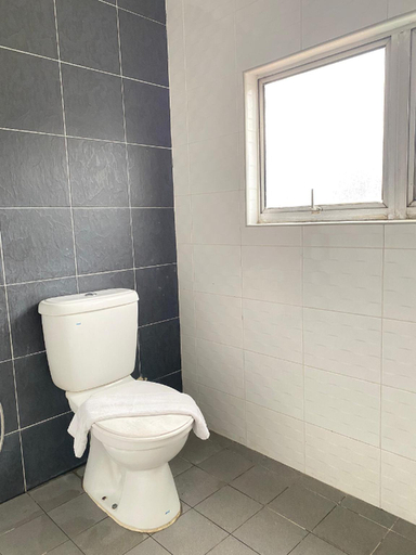 Bathroom 4, ROYAL HOTEL by MR VJ Business, Kuantan