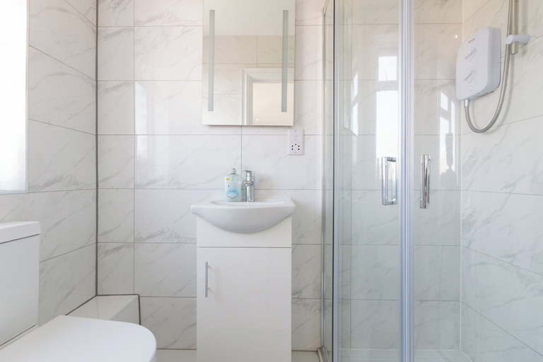 Bathroom 4, City Apartment - Sleeps 4 & Free Parking, London