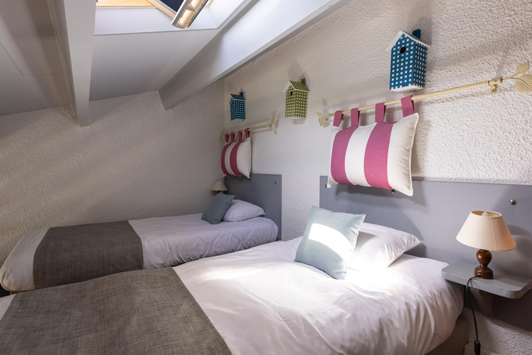 Bedroom 2, Logis Hotel de la Plage, Charente-Maritime