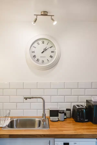 Others 4, Cosy Studio Annexe Central Cheltenham, Gloucestershire