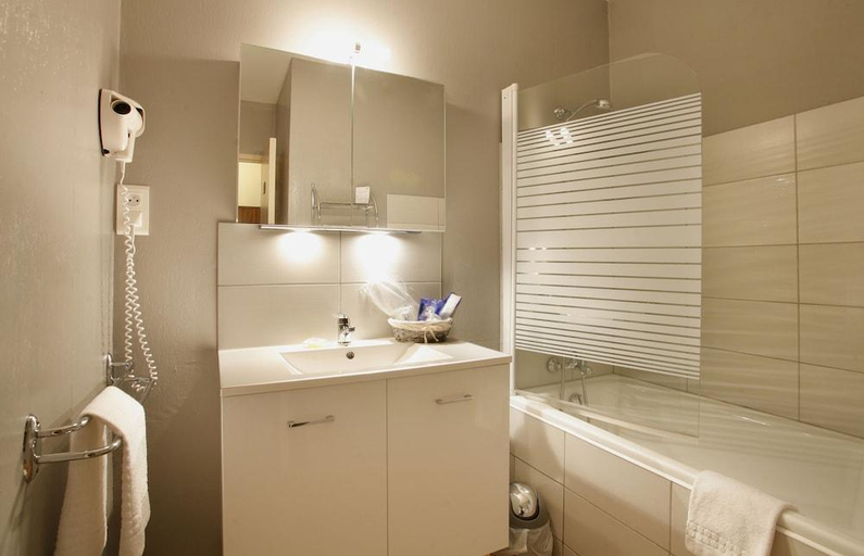 Bathroom 4, Logis Hotel Medieval, Montelimar Nord, Ardèche