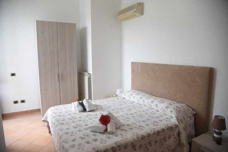 Others 5, Anthea Domus, Napoli