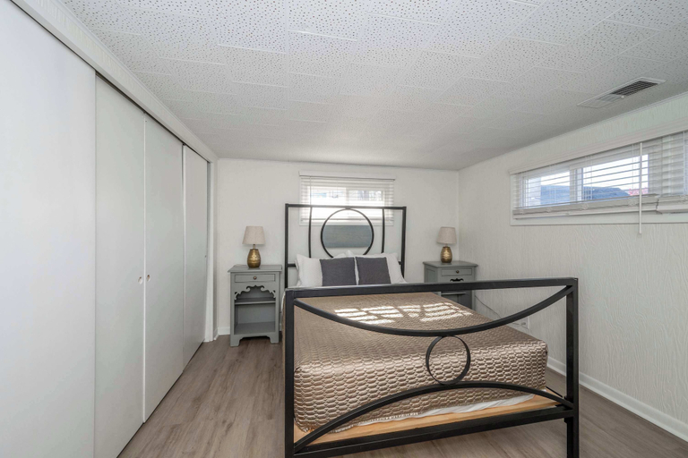 Others 4, The Grand Elm Suites Sleeps 10, Kenton