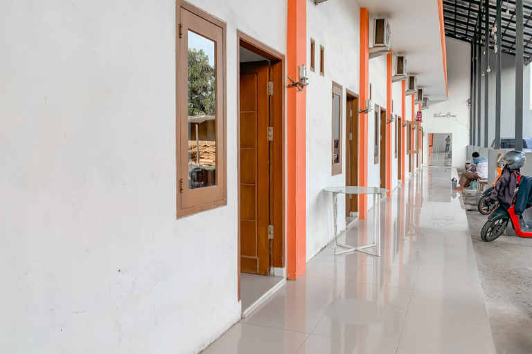Exterior & Views 2, RedDoorz @ My Home Haurgeulis Indramayu, Indramayu