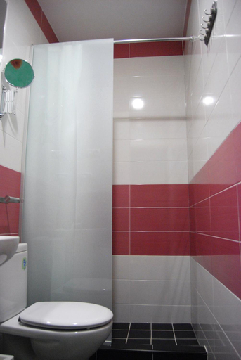 Bathroom 2, Hostal Madrid Star, Madrid