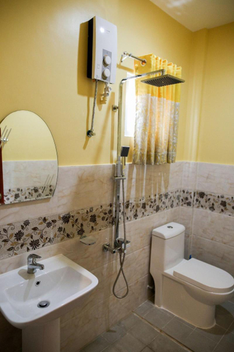 Bathroom 4, Luzmin BH - Pink House, Oslob