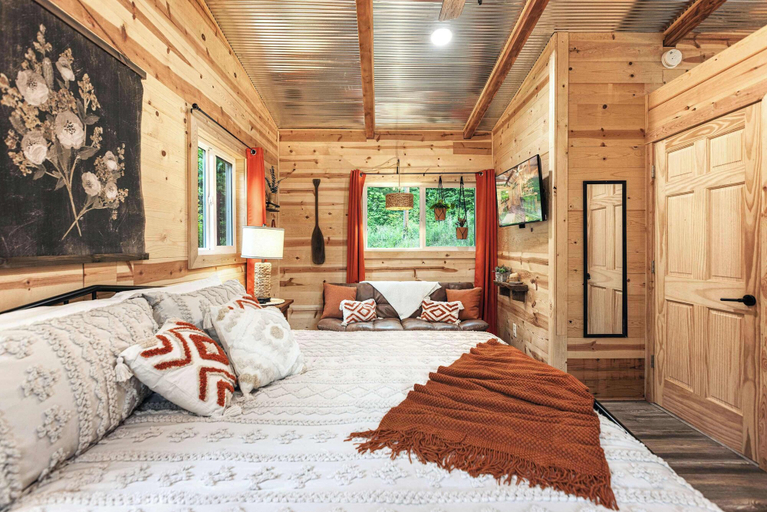 Room 3, Cozy Cove Cabin The Perfect Ozark Retreat!, Camden