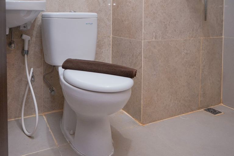 Bathroom 4, Cozy Studio Apartment At Transpark Bintaro, South Tangerang