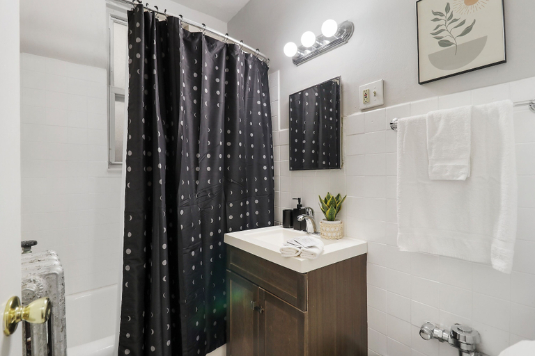 Others 5, Trendy Studio Apt - Kenwood rep, Cook