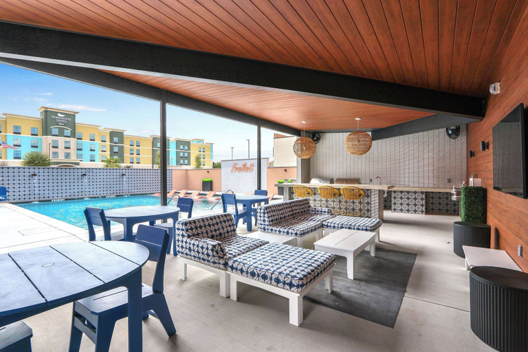 Food & Drinks 3, Relax in a Luxe Resort-style Condo, Comal