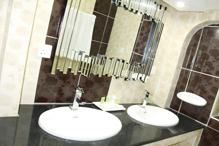 Bathroom 3, Riyam Hotel, Muscat