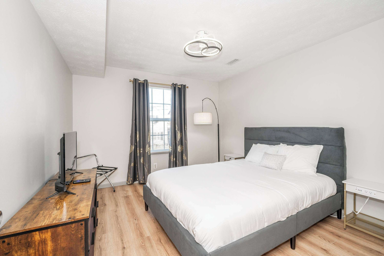 Room 4, Ark Encounter 5 Min | 3 Homes | Sleeps 20, Grant