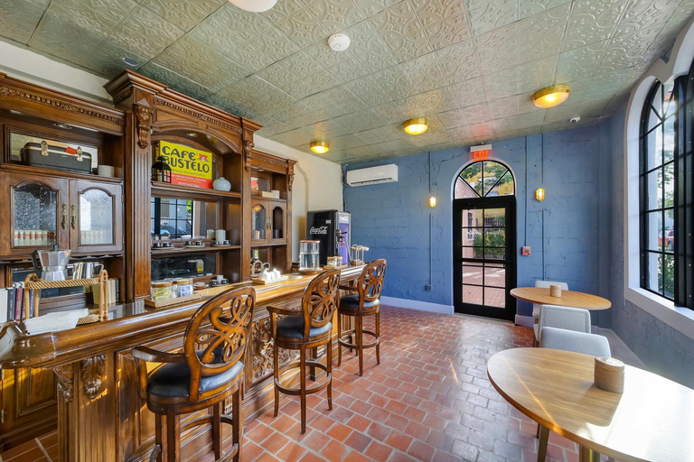 Food & Drinks 5, Tower Hotel Little Havana, Miami-Dade