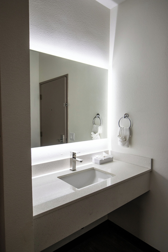 Bathroom 4, Shilo Inn Suites Tillamook, Tillamook