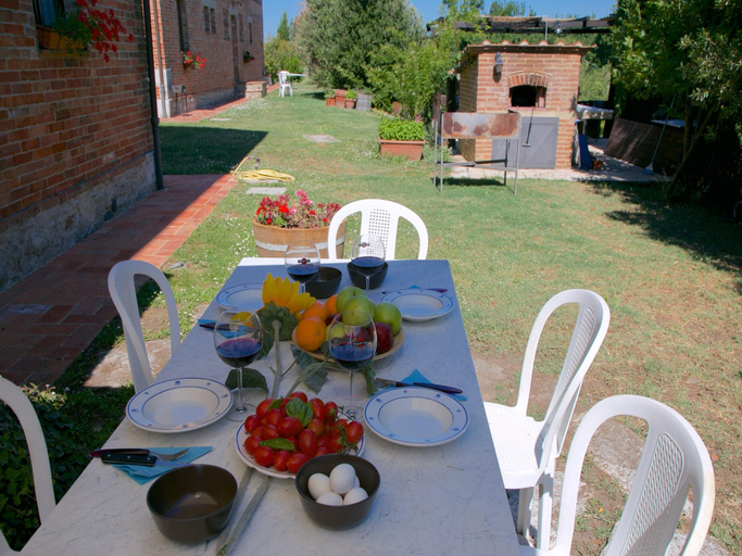 Others 3, Rustic Escape with Pool, Siena