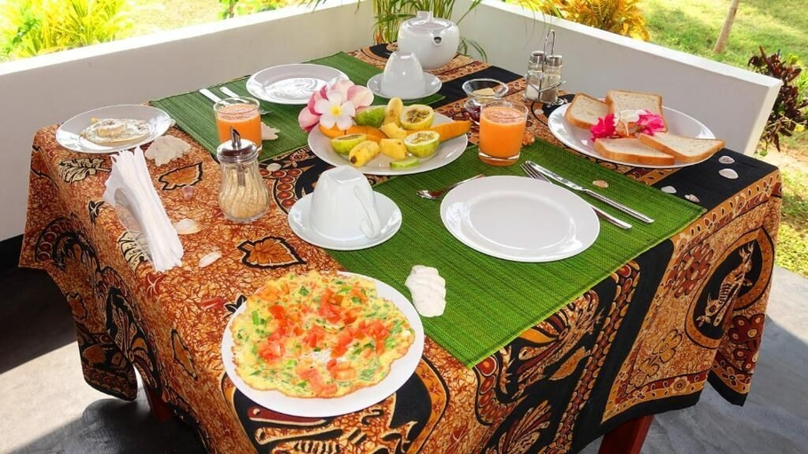 Food & Drinks 5, Regina Beach Bungalow, Trincomalee Town and Gravets
