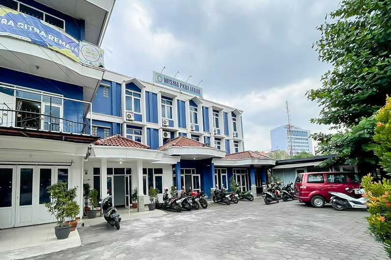 Exterior & Views 2, Wisma PKBI Jabar Mitra RedDoorz, Bandung
