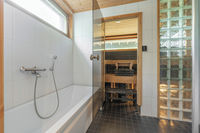 Bathroom 4, Scenic Lakeside Cabin in Tahko - Hot Tub, North Savonia