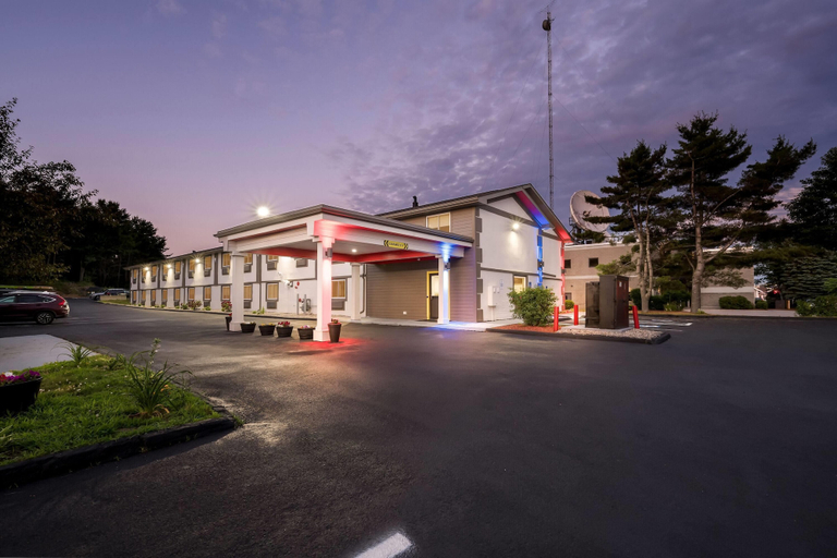 Exterior & Views 5, Super 8 by Wyndham Lewiston Auburn Area, Androscoggin