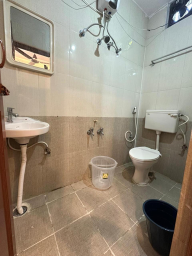 Bathroom 4, Hotel Golden Inn, Bangalore