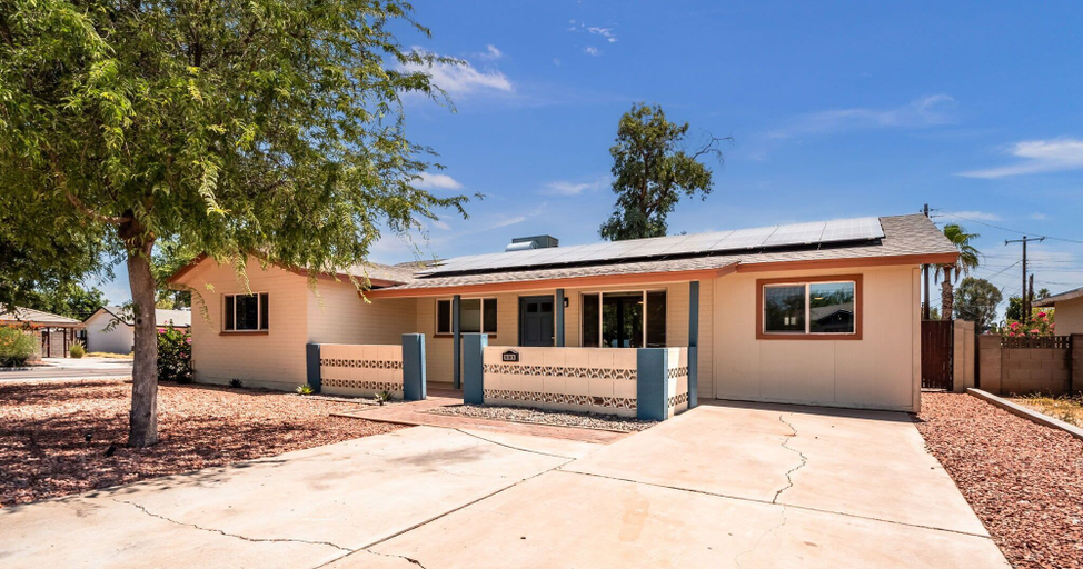 Exterior & Views 2, 5BR Sleeps 10 Hot Tub Fire Pit Games & Walk to ASU, Maricopa