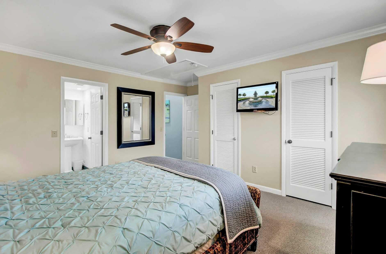 Bedroom 3, 11E Mariners Walk by Avantstay Ocean Views Beachfront Living Shared Pool, Charleston