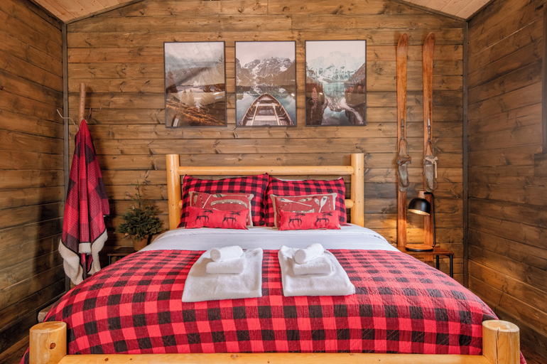 Bedroom 3, Prairie Junction Cabins Stettler, Division No. 7