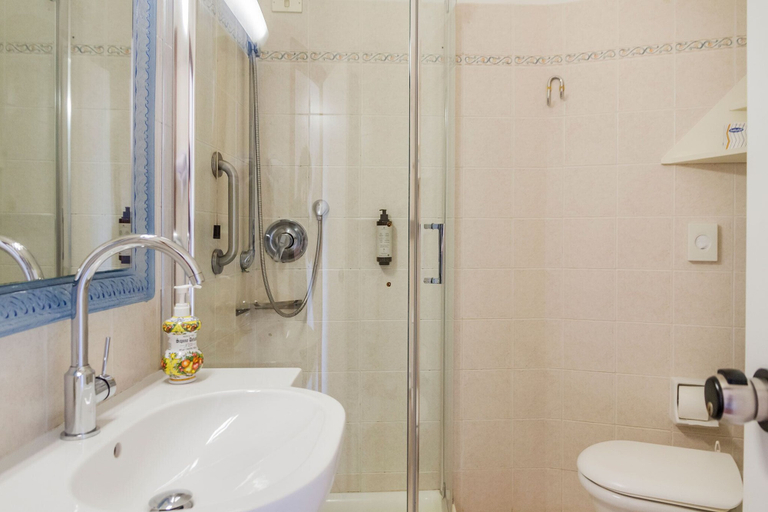 Bathroom 5, Piccolo Hotel, Grosseto