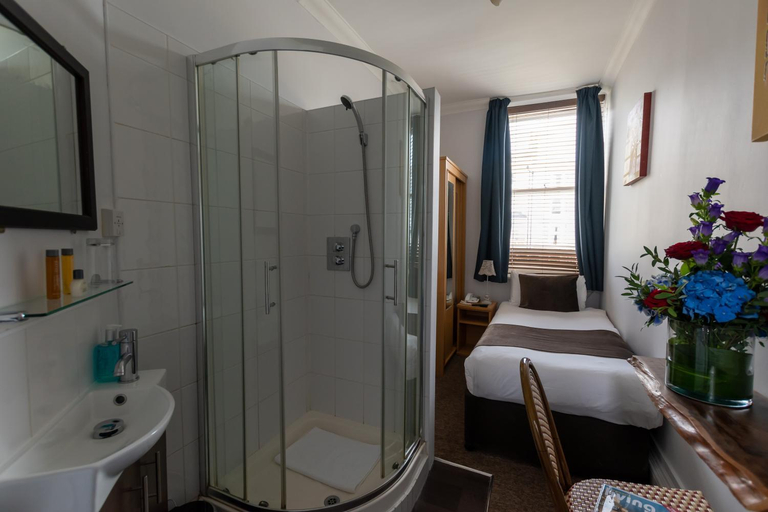 Bathroom 4, New Steine Hotel, Brighton and Hove