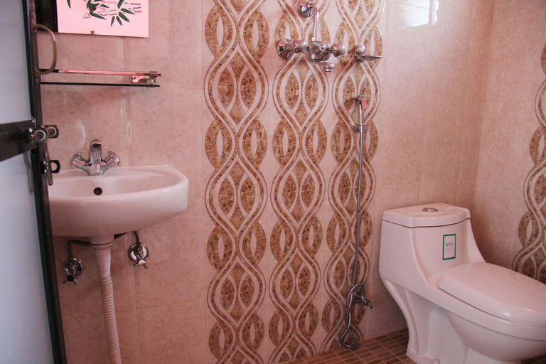 Bathroom, Hotel Buttercup, Gandaki
