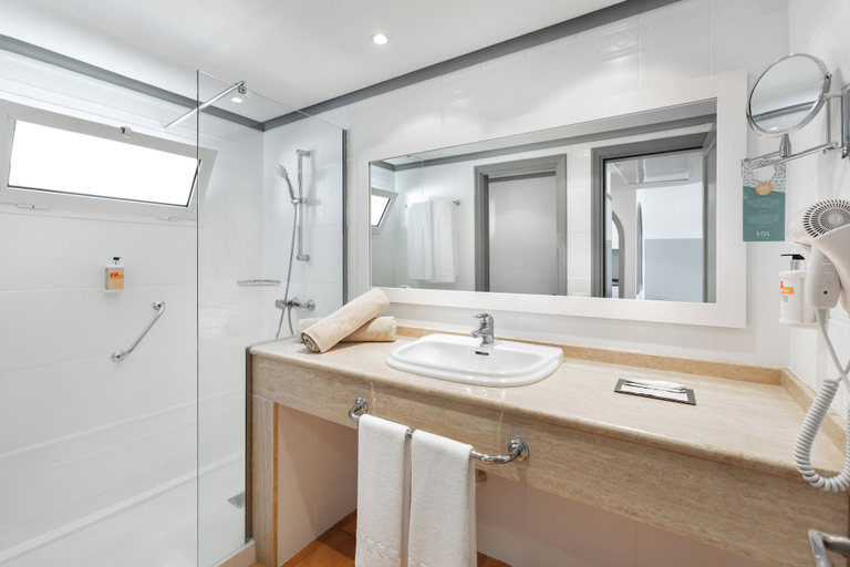 Bathroom 5, Sol Barbacan, Las Palmas