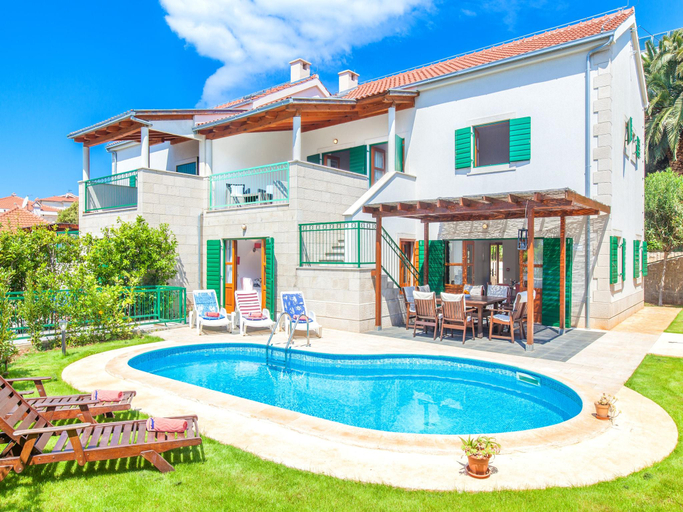 Sport & Beauty 4, Superb villa with private pool and garden, Hvar