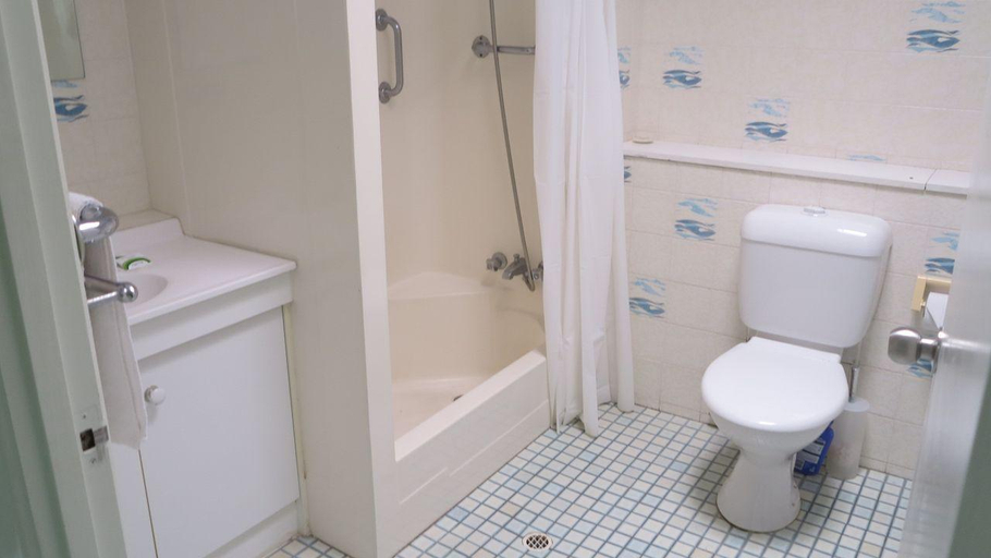 Bathroom 3, Paradise Apartments 2, Magnetic Island