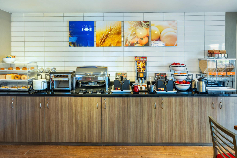 Food & Drinks 5, Comfort Inn Charlottetown, Queens