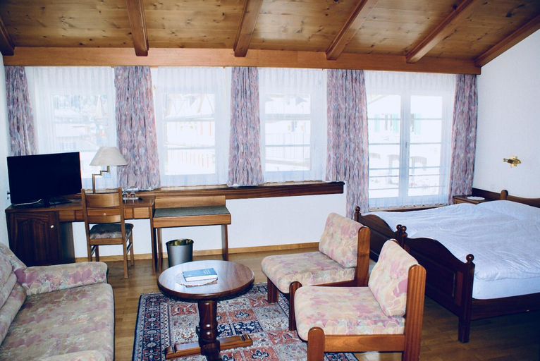 Bedroom 3, Hotel du Pont, Brig